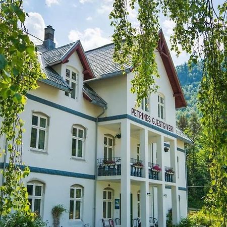 Petrines Gjestgiveri Norddal Exterior foto