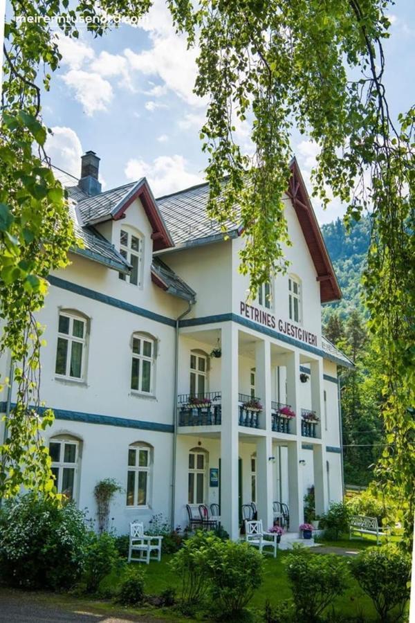 Petrines Gjestgiveri Norddal Exterior foto